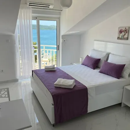 Tomi Apartment