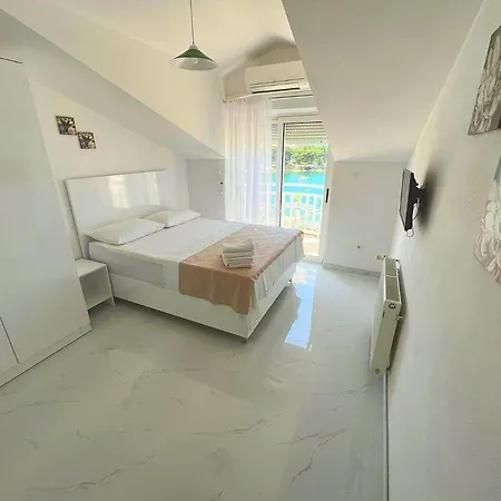 Tomi Apartment